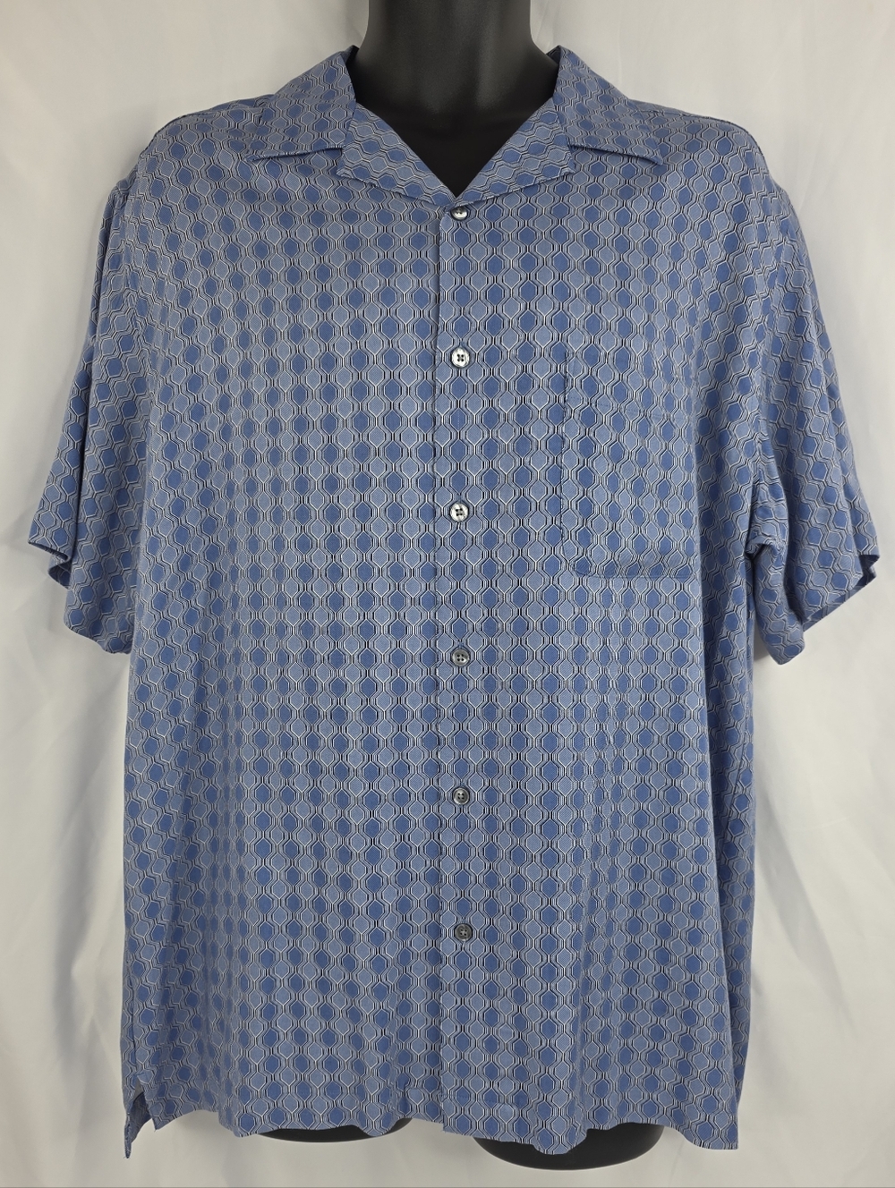 Axist Men's Blue Short-Sleeve Button Down Shirt Size Large Silk Touch CP-3570
